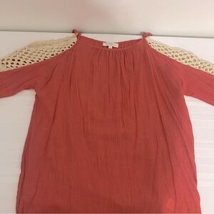 Umgee Women’s XL Coral Colored Cold Shoulder Crotchet Long Sleeve Shirt